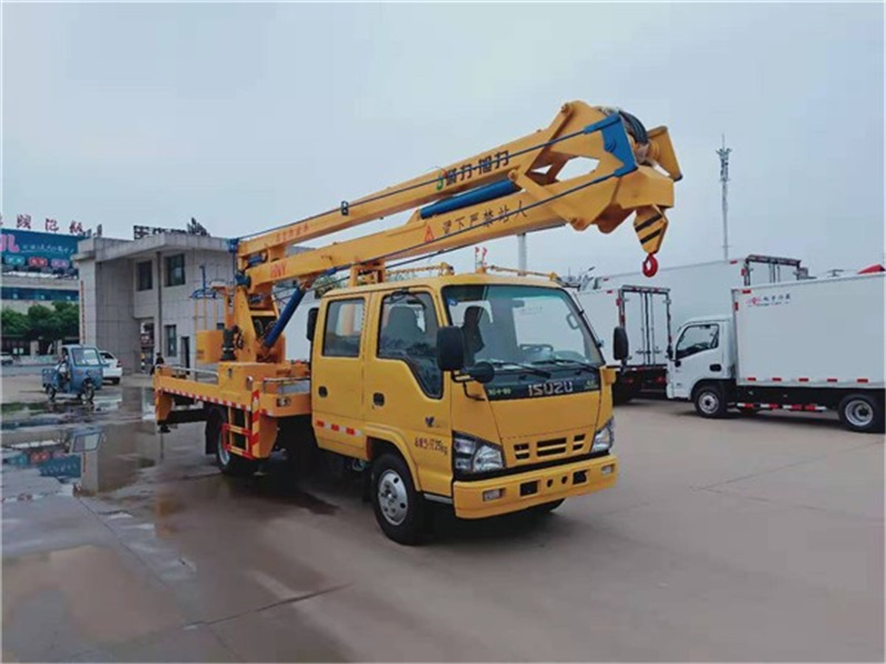 國(guó)六東風(fēng)途逸 13.5米折臂高空作業(yè)車(chē)